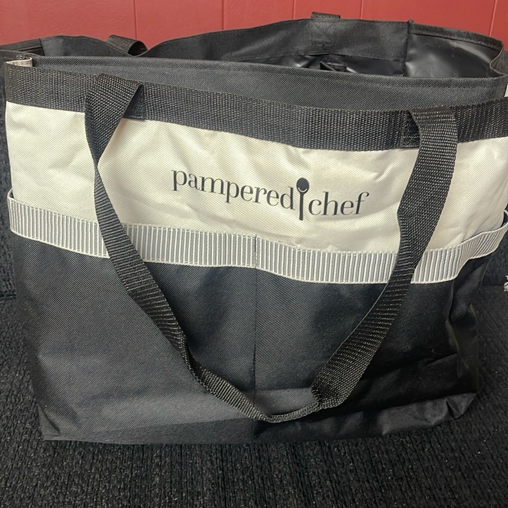 Pampered chef bag. Black. Used but great condition.